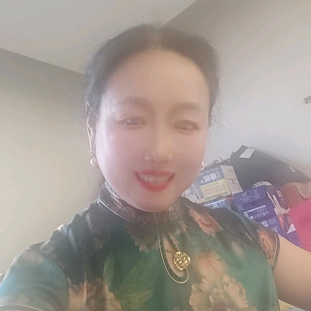唐田建国饭店老板娘。
