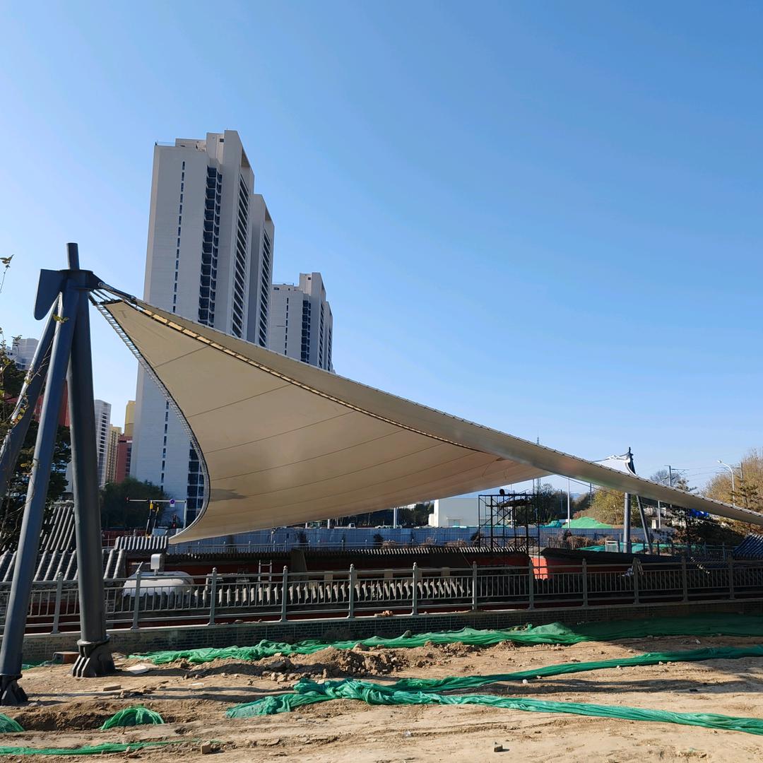 一杯酒，半截烟