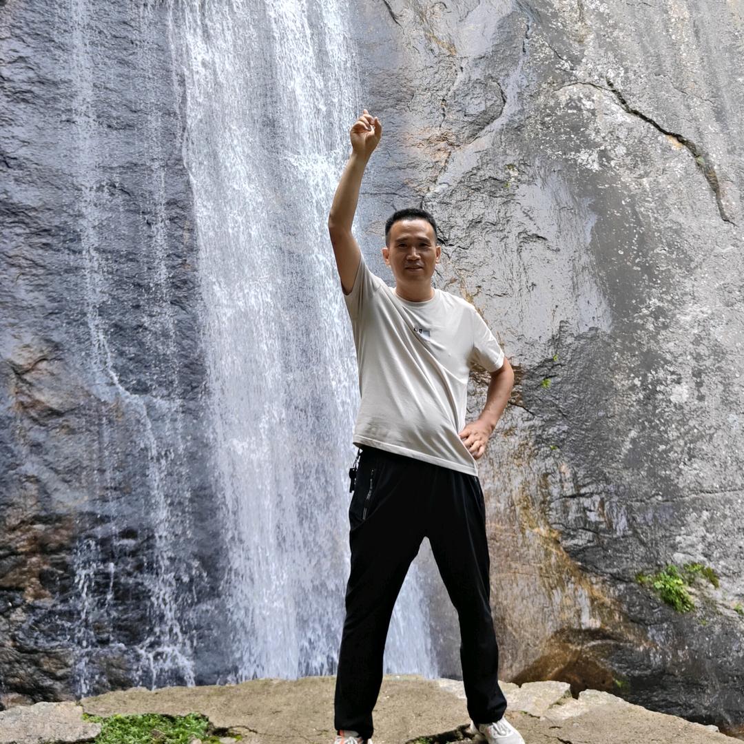 八零后守村人