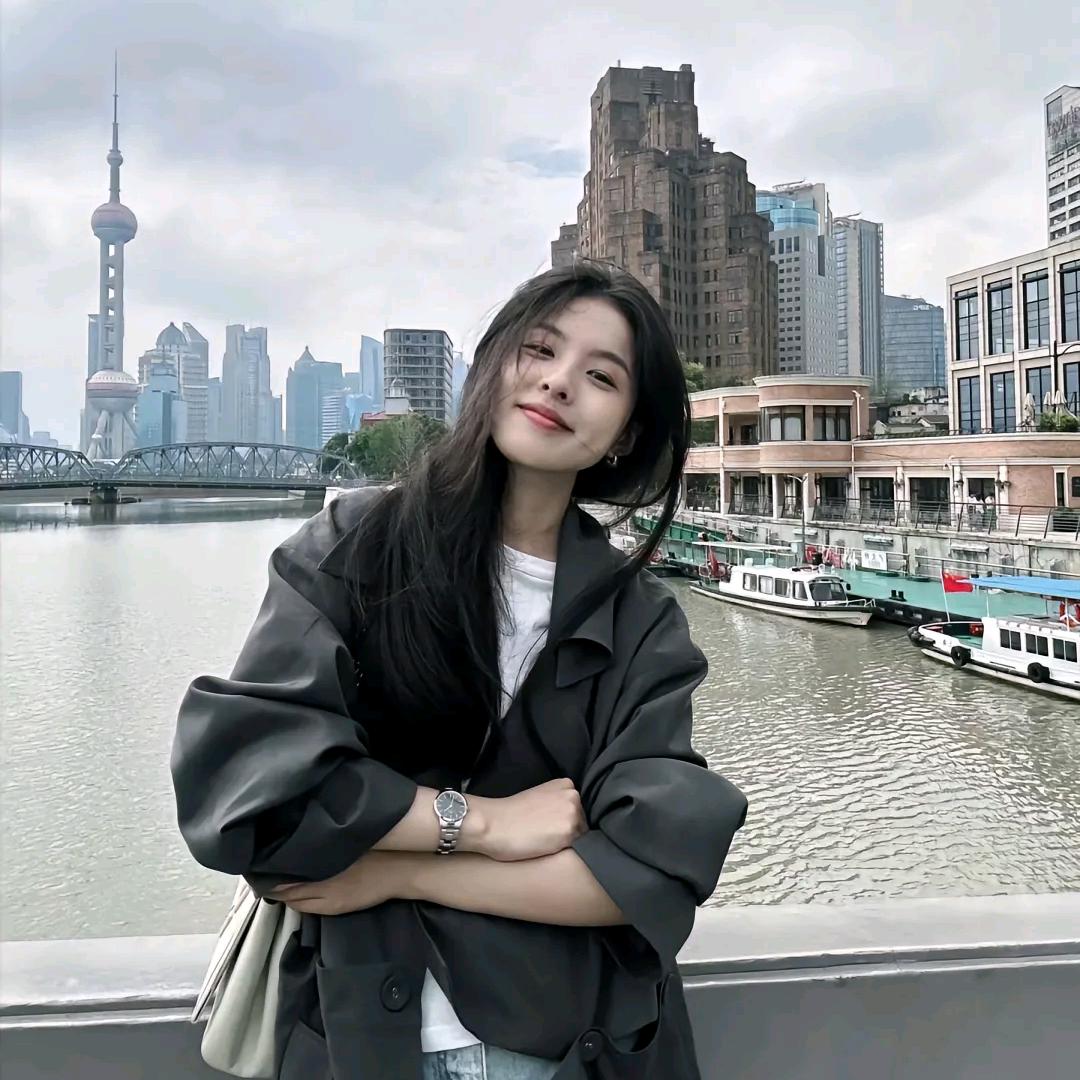 Ava.
