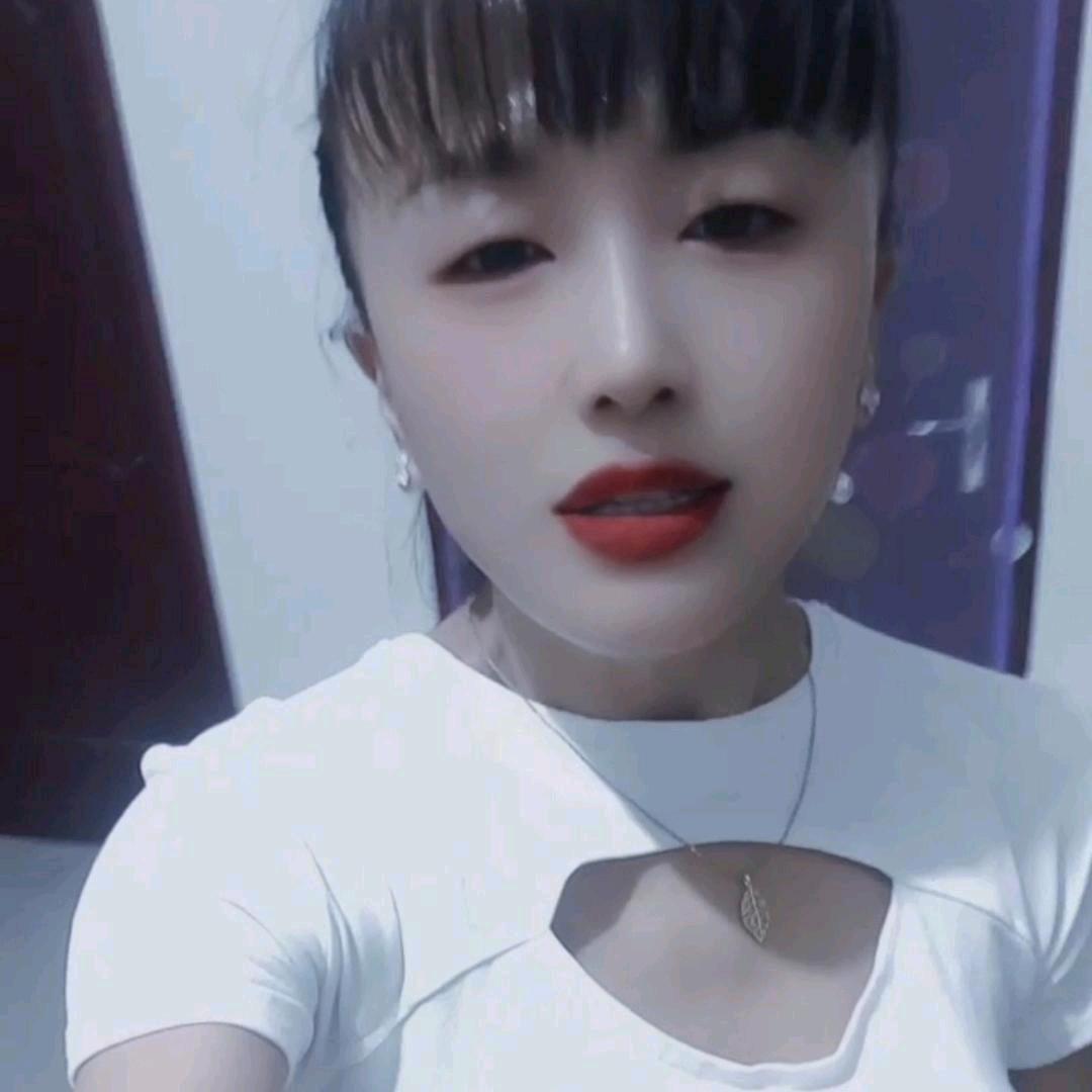 笑着退场