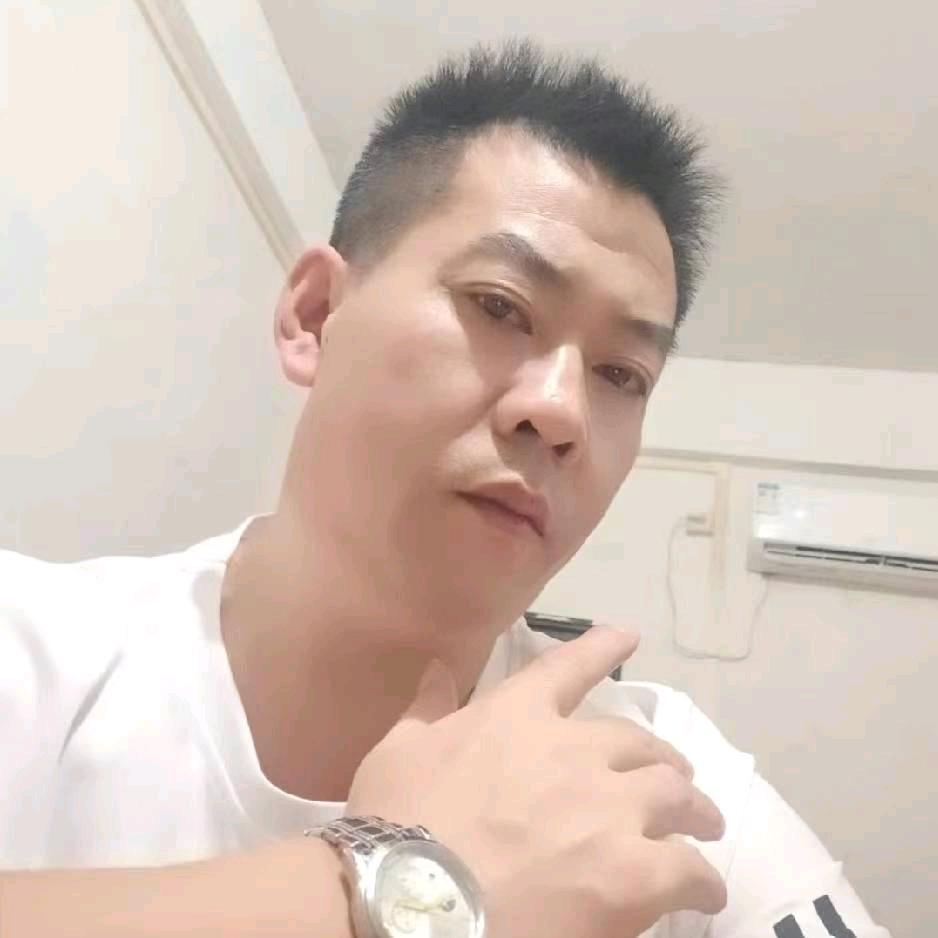 俩个女儿的爸爸