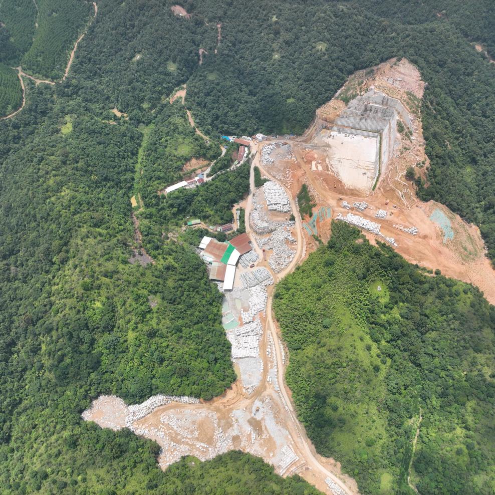 巴拉白石材矿主