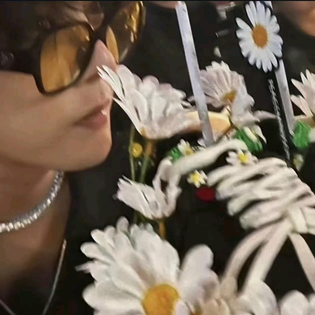 偏爱八点钟方向🌼