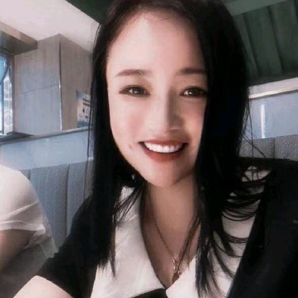 爱傻笑的女人，心灵永远18岁，拒私聊！