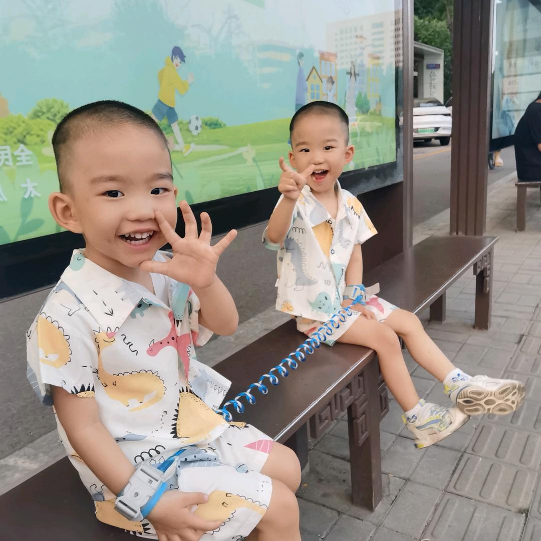 俩个小虎崽