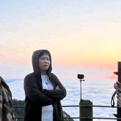 万腾花语城裴玲杰