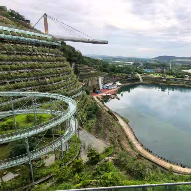 大青山动物园:矿坑
