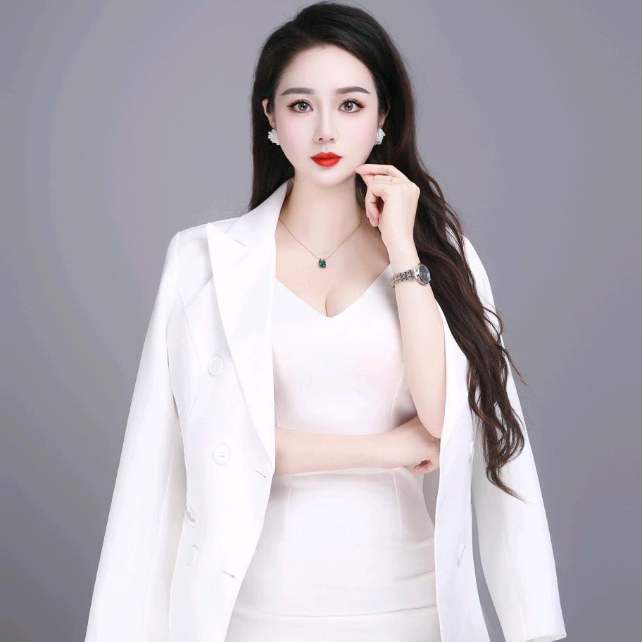 美波婷无痕美胸美臀朱珠