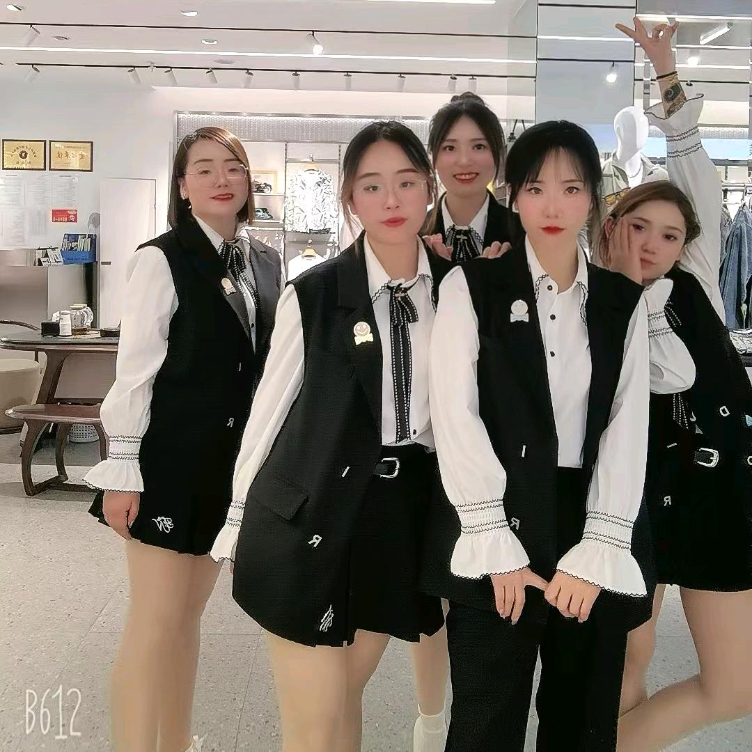 栏杆路利郎男装