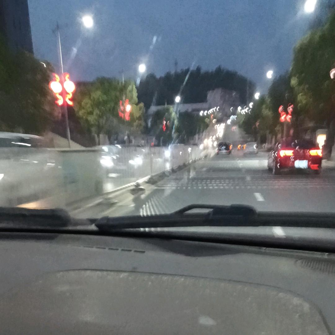 酒消愁，愁更愁