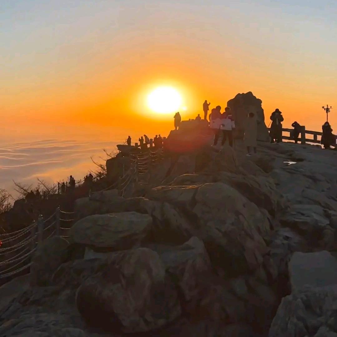 从此⛈陌路”“别碰我心”。