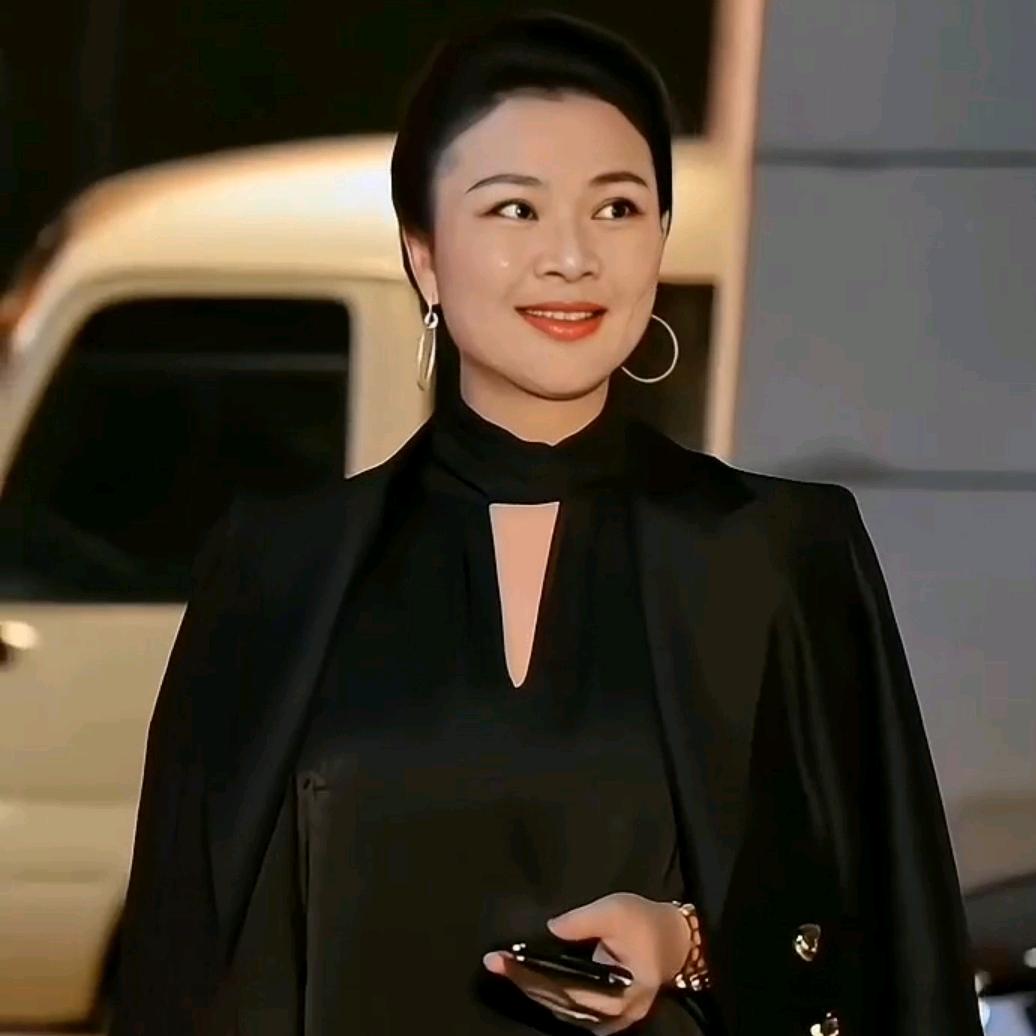 不美不萌不倾城😘