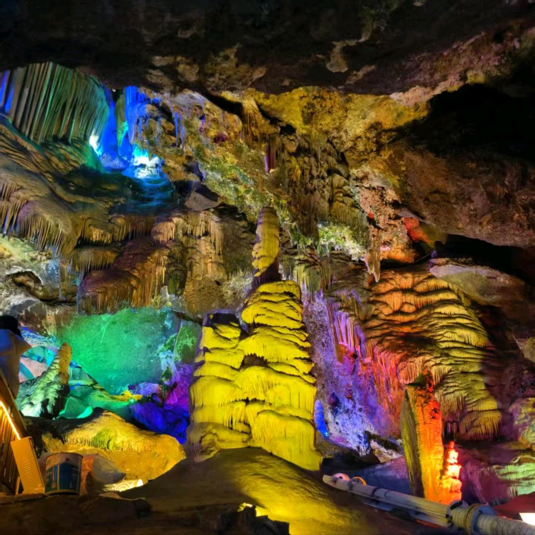 枕山听溪
