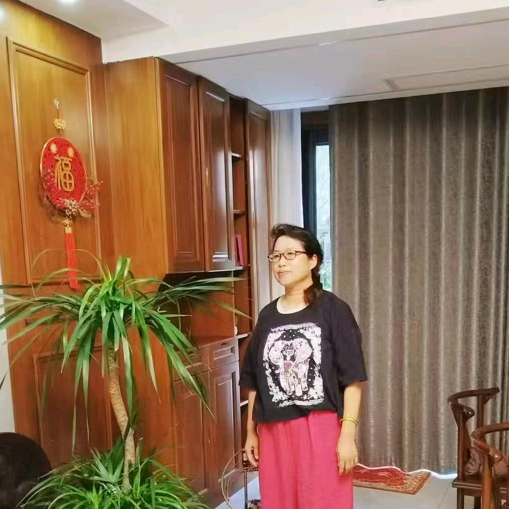 闫大姐（助力小号，每早6点10开播）