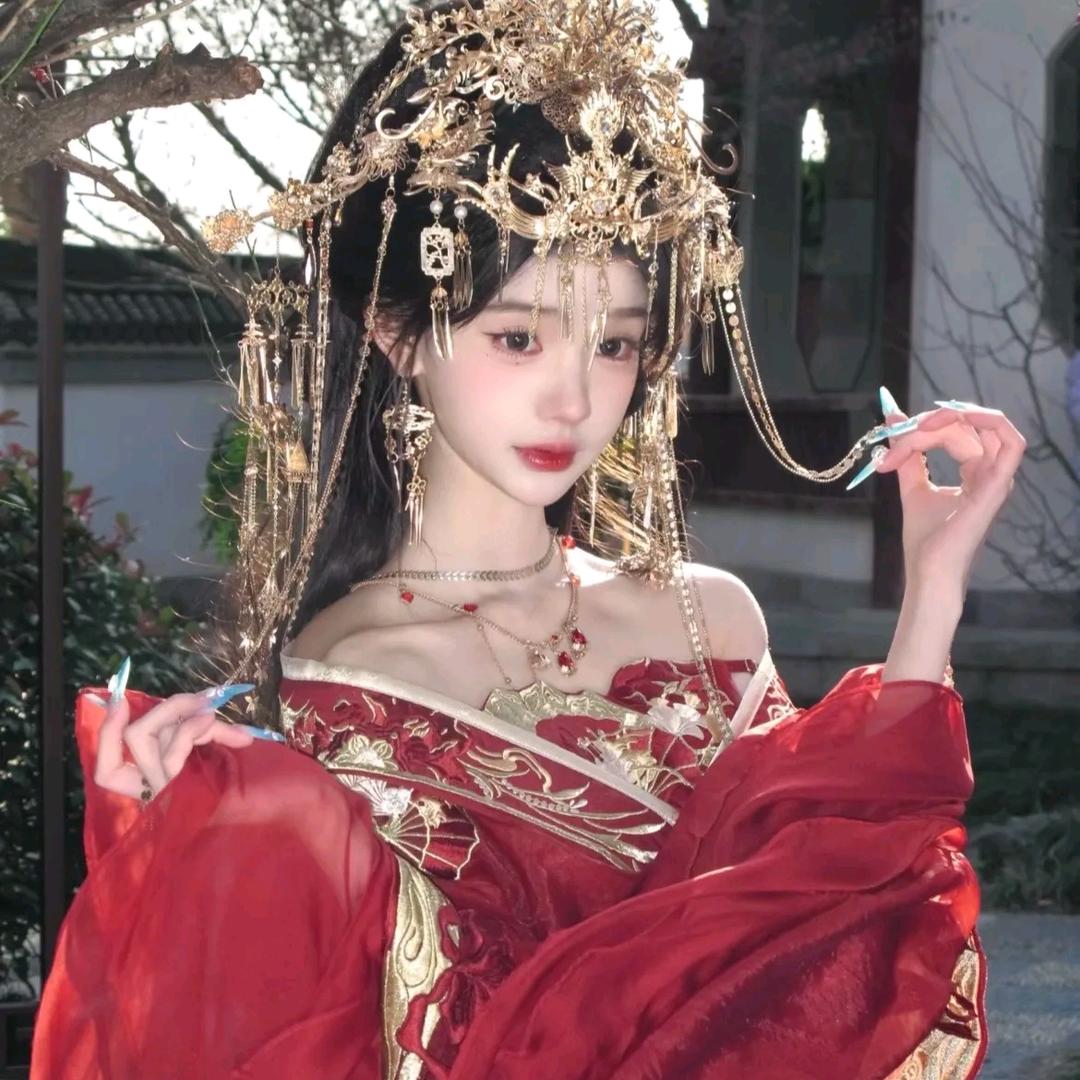 卷毛小桃子头像