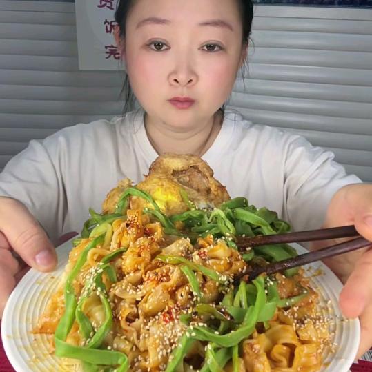 胖姐（单身妈妈独自抚养三个孩子）