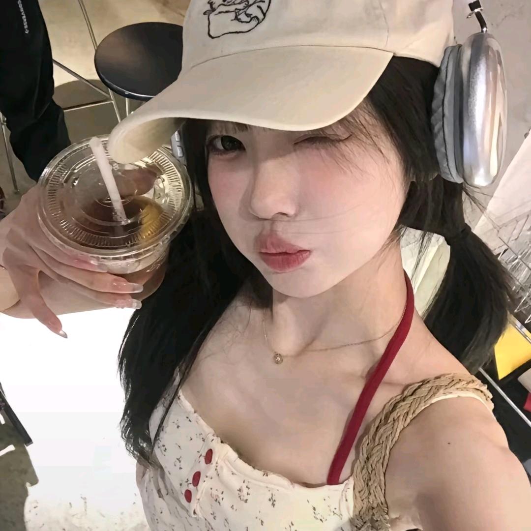 在等月亮吗✨