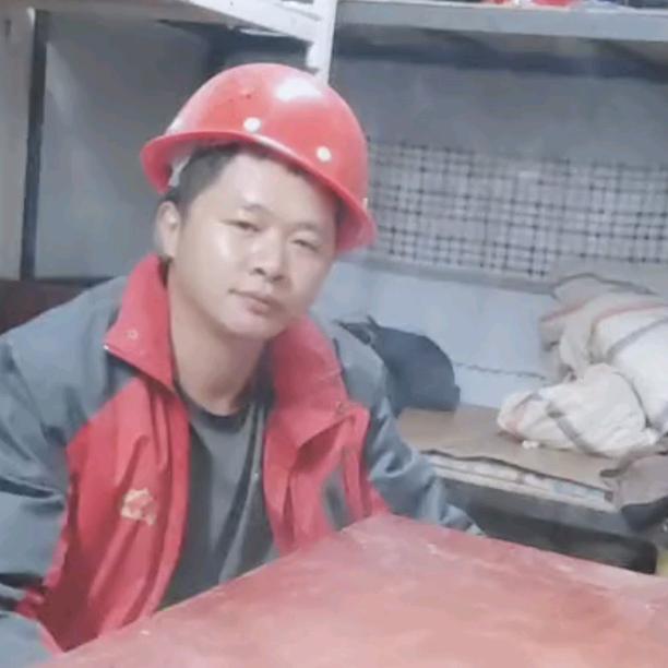 小强仔(包工头波哥团队）