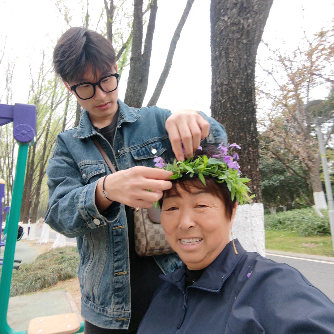 坚强的佳悦，妈妈