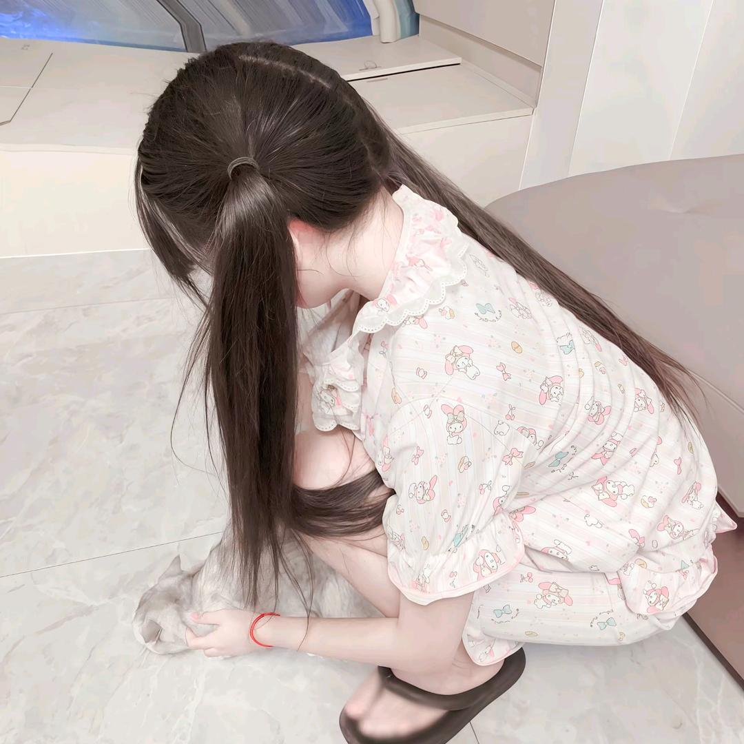 明明就.੭