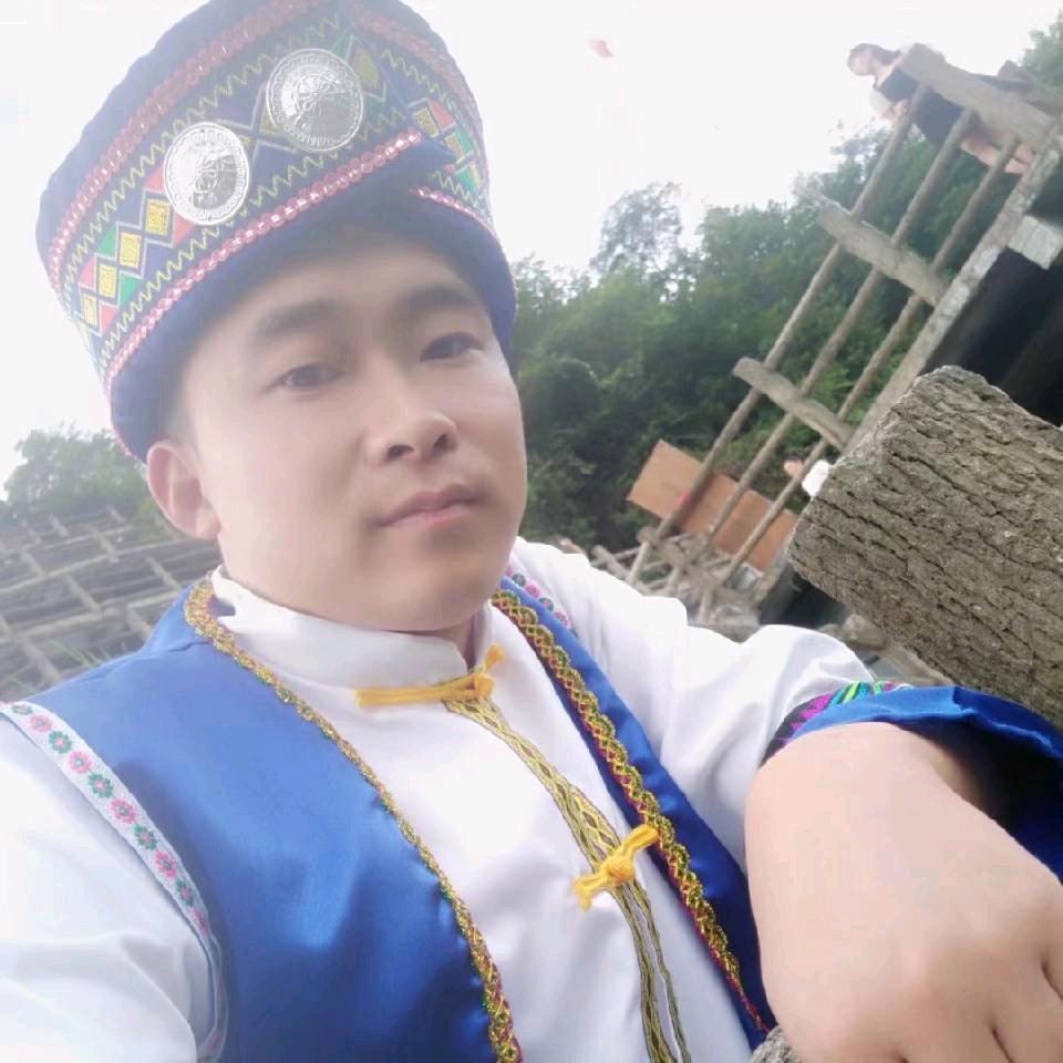 筱明(爱山歌）