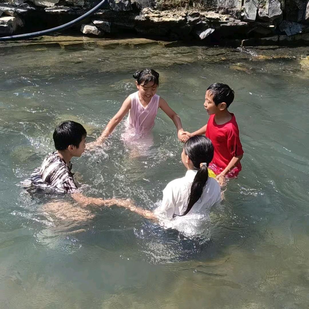 四个孩子的单亲妈妈🌈9月22生日