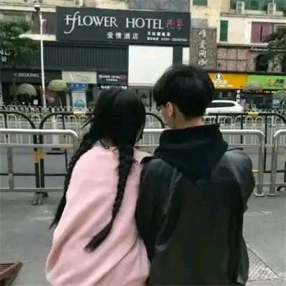 张伟.