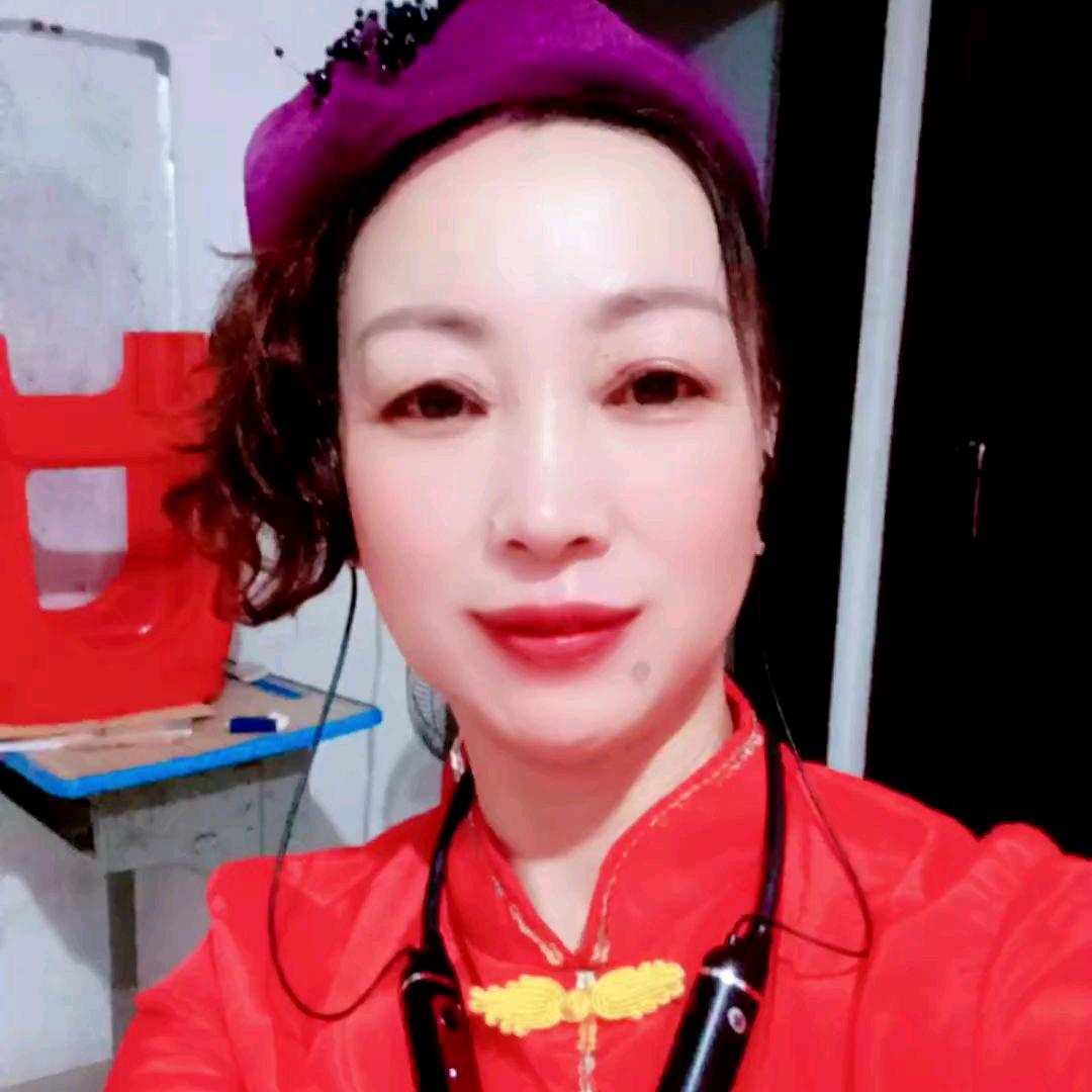 小眉，每天早上6点20分首播