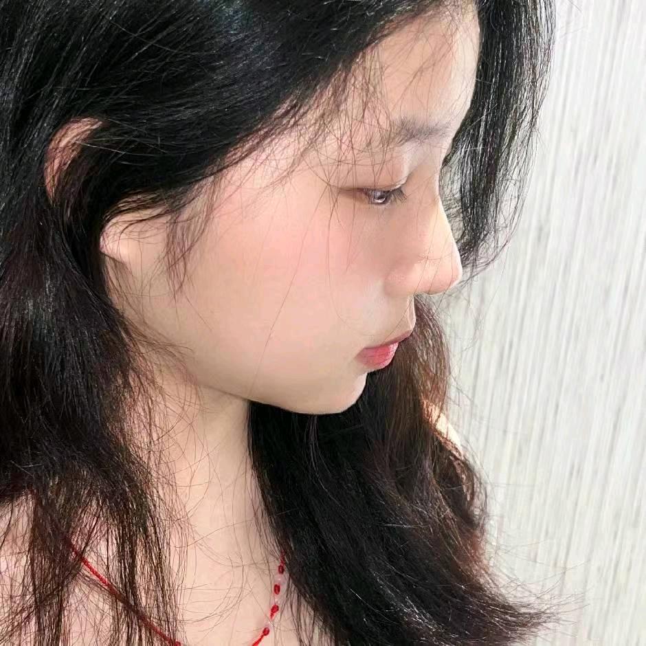 YXW