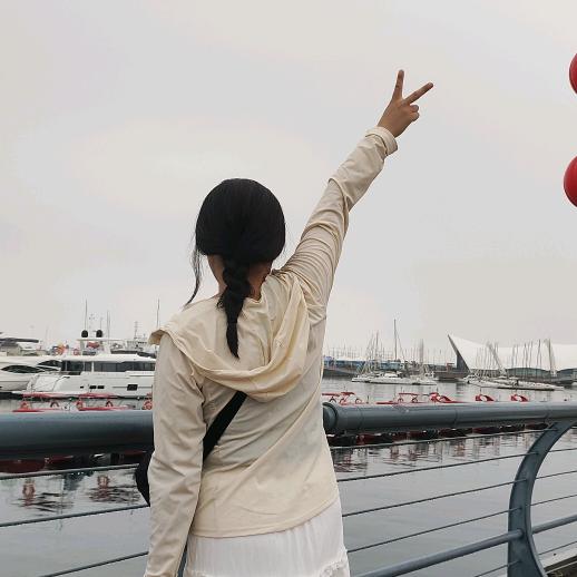 我不是小🈴，我是小何👧
