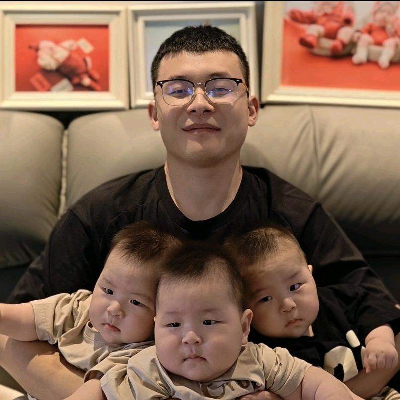 三小龙三胞胎兄弟