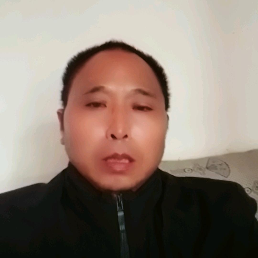 老鹰从六楼摔下来没摔死命大。