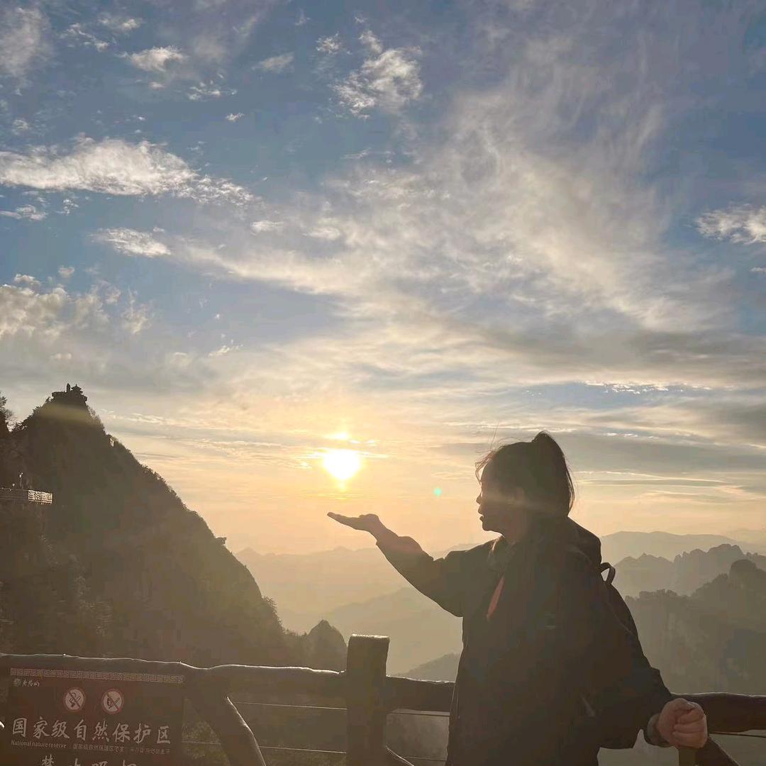 邵姐姐往后稍稍