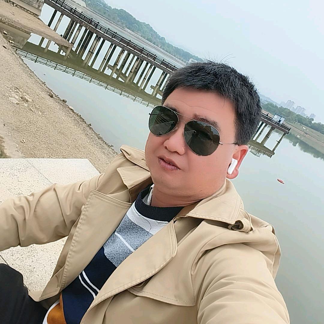 光明正大上直播间。