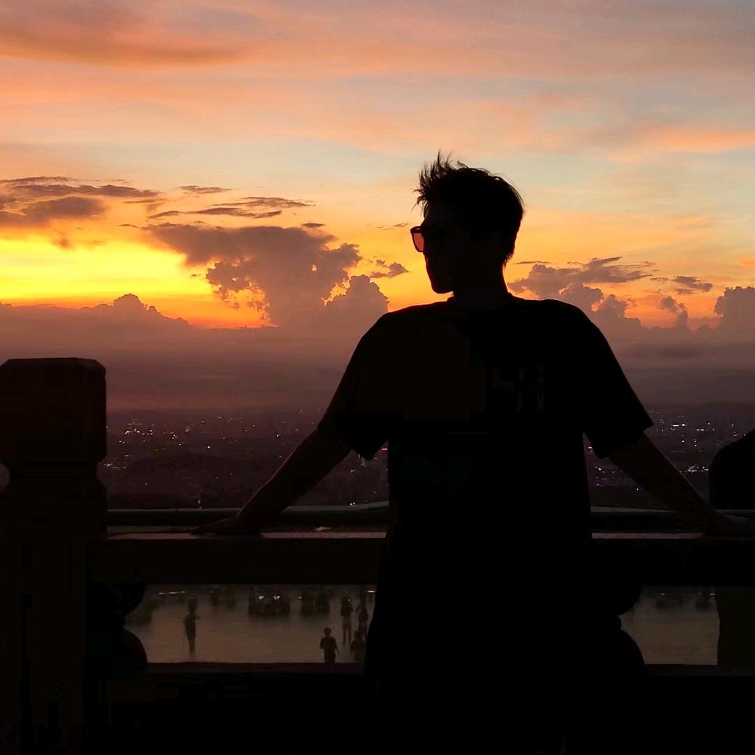 不会扣篮的体育生