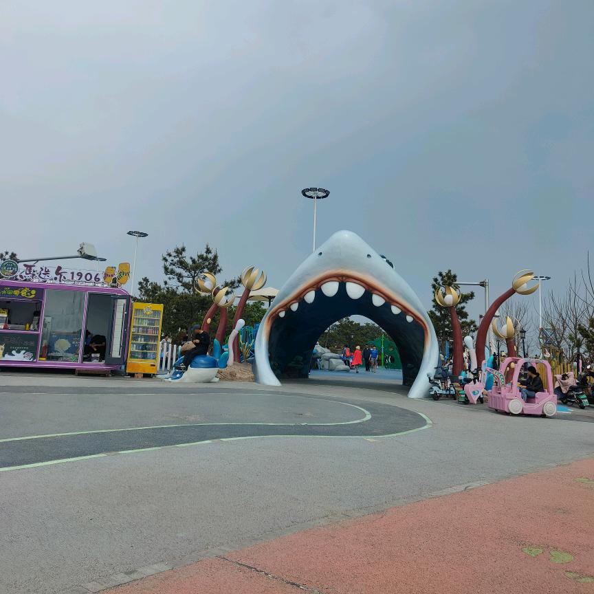 半㸃憖┐(‘～`；)┌