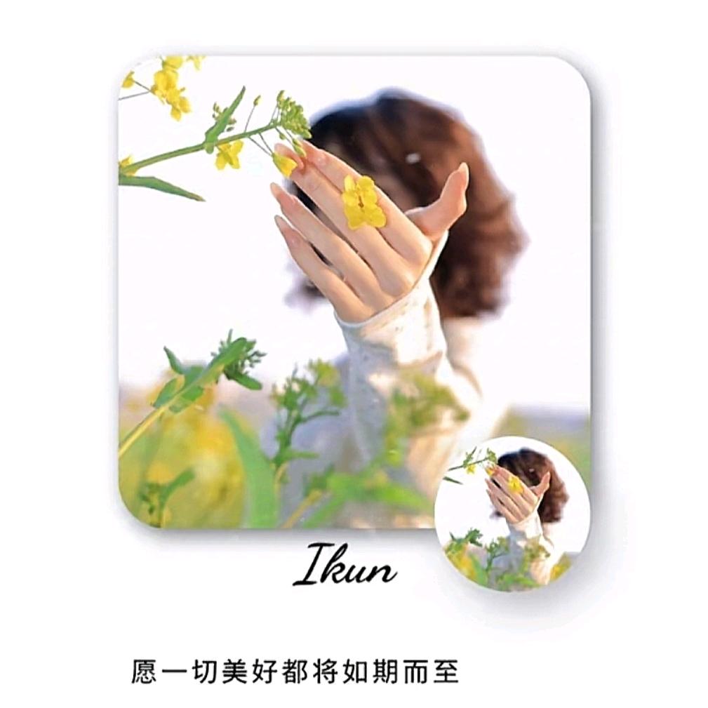 深蓝色的山