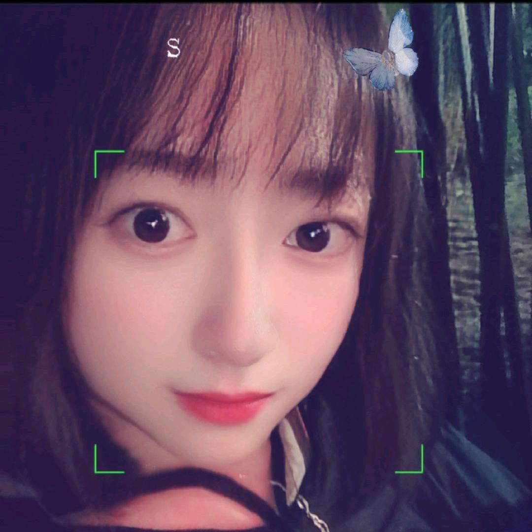 微笑感染了唇角的无奈