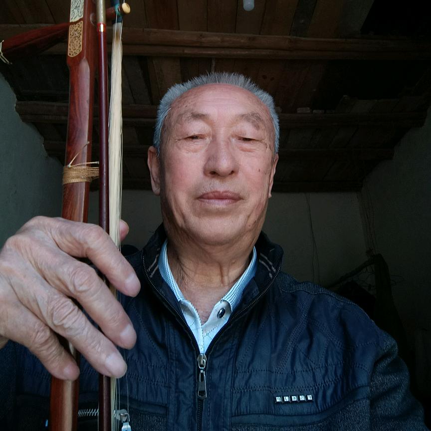 张熙芹爱拉二胡爱唱歌