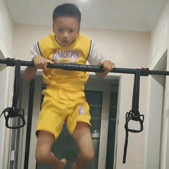 爱玩杠的小捣蛋