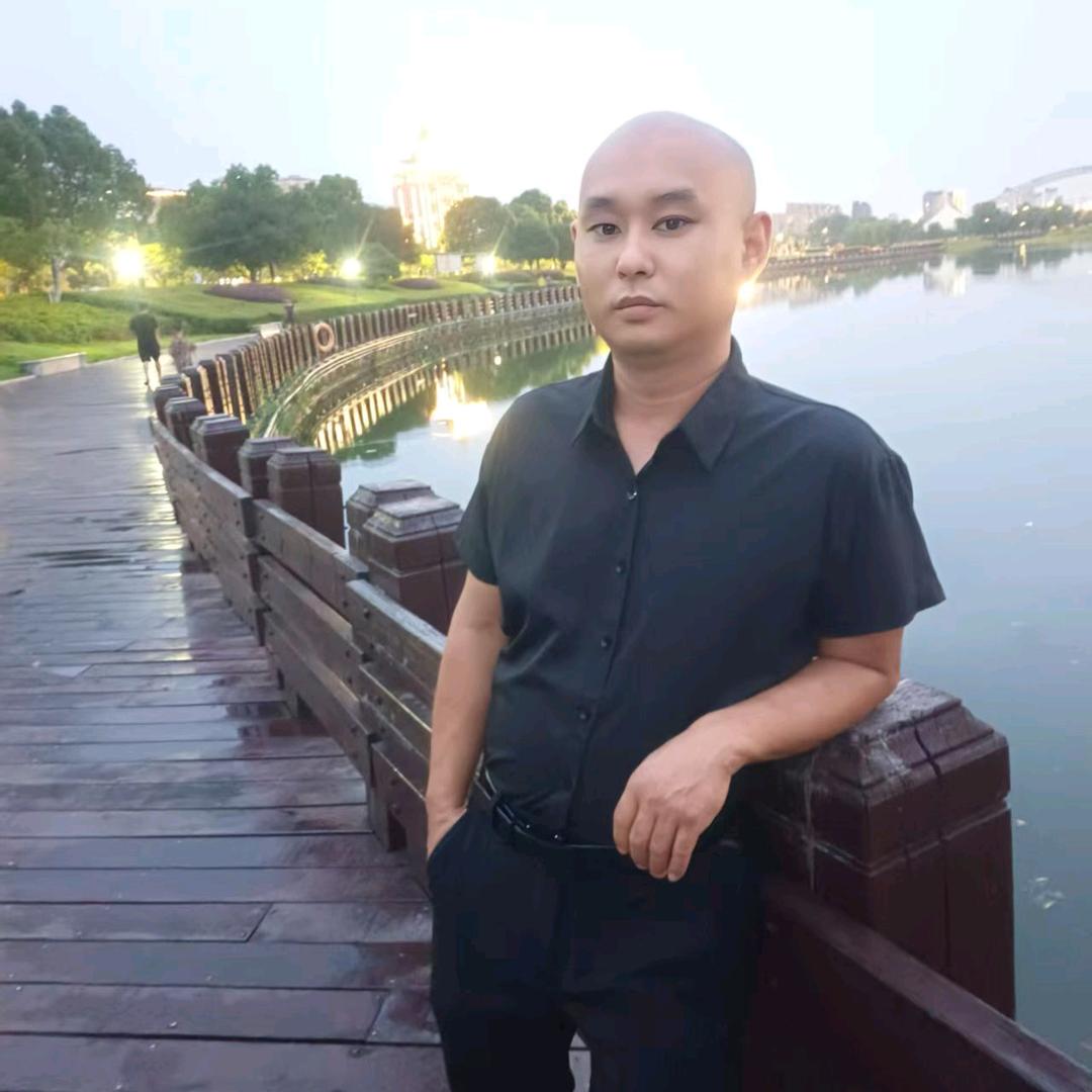 孤舟见水