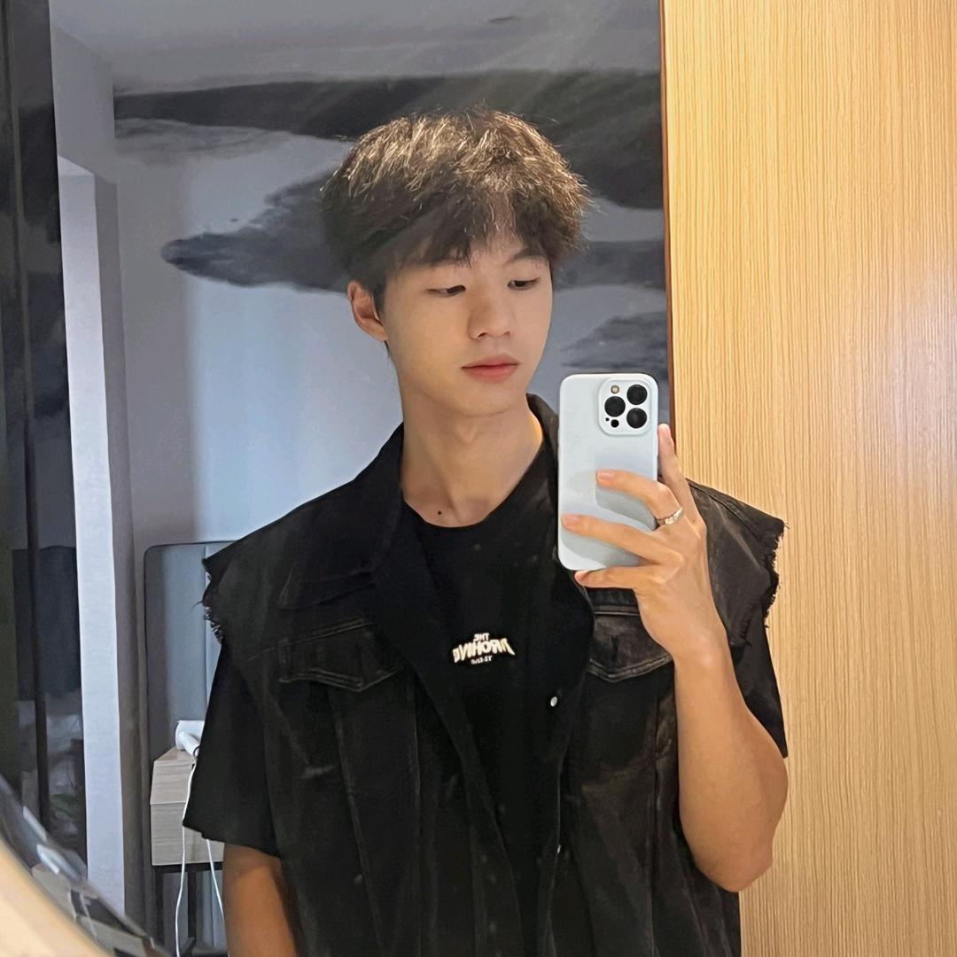 开心的咸蛋黄🏸
