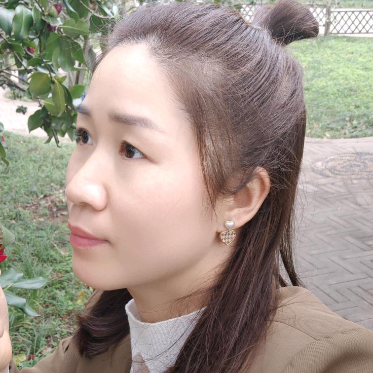 张丽，每天上午10：00开直播，