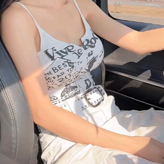 依依