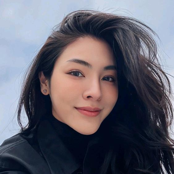 Kom（线下见到的Faye是绝美)