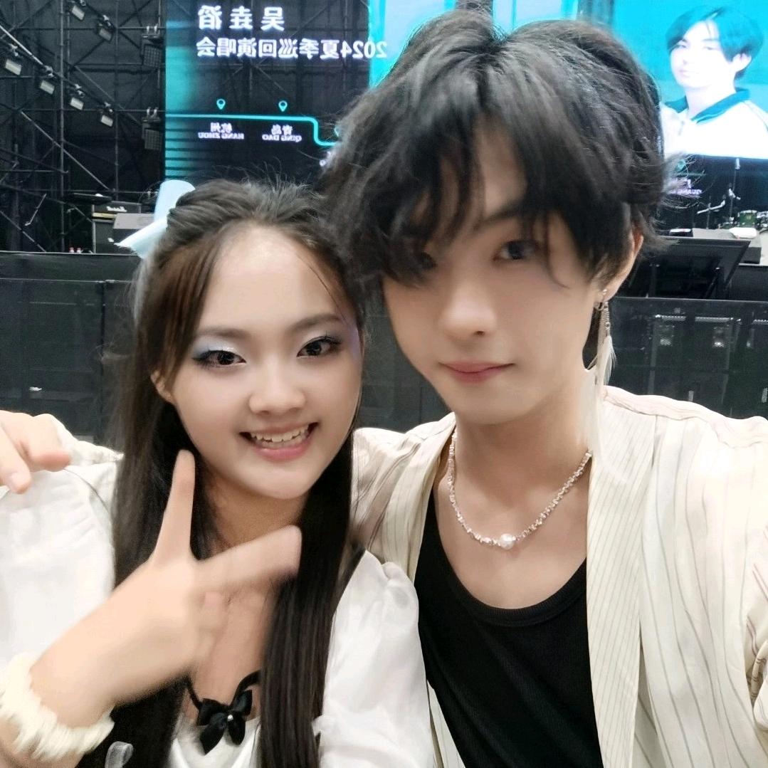 渝鑫（抱过吴垚滔 见过黄誉博四次版）