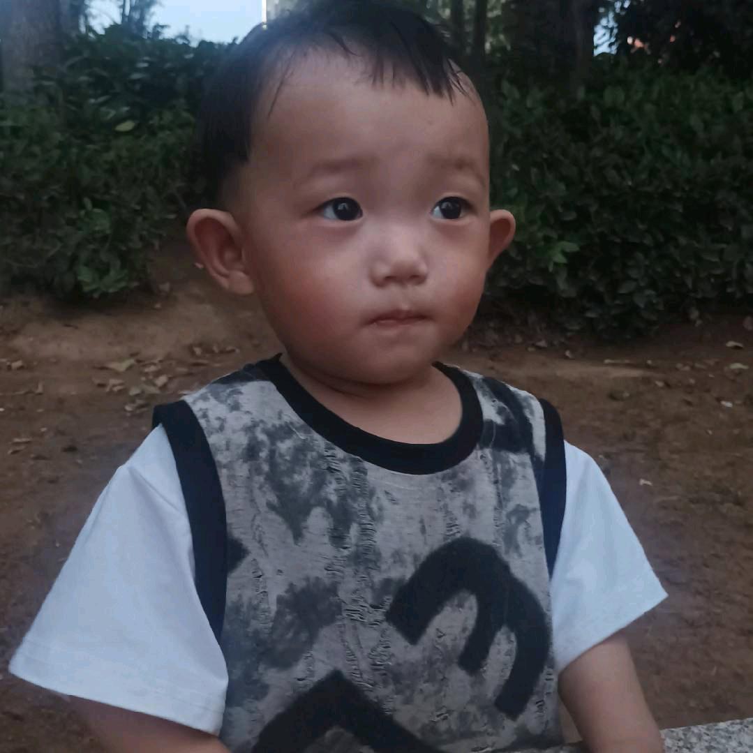单眼皮的墨～