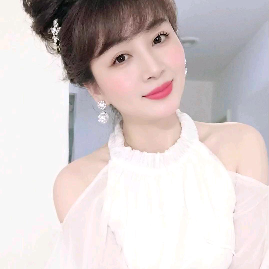 玲玲7905