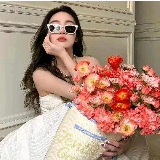 小鑫，{招财猫的小铃铛小号}